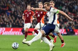 开云体育APP下载-触电般激情，欧洲预选赛席卷激流