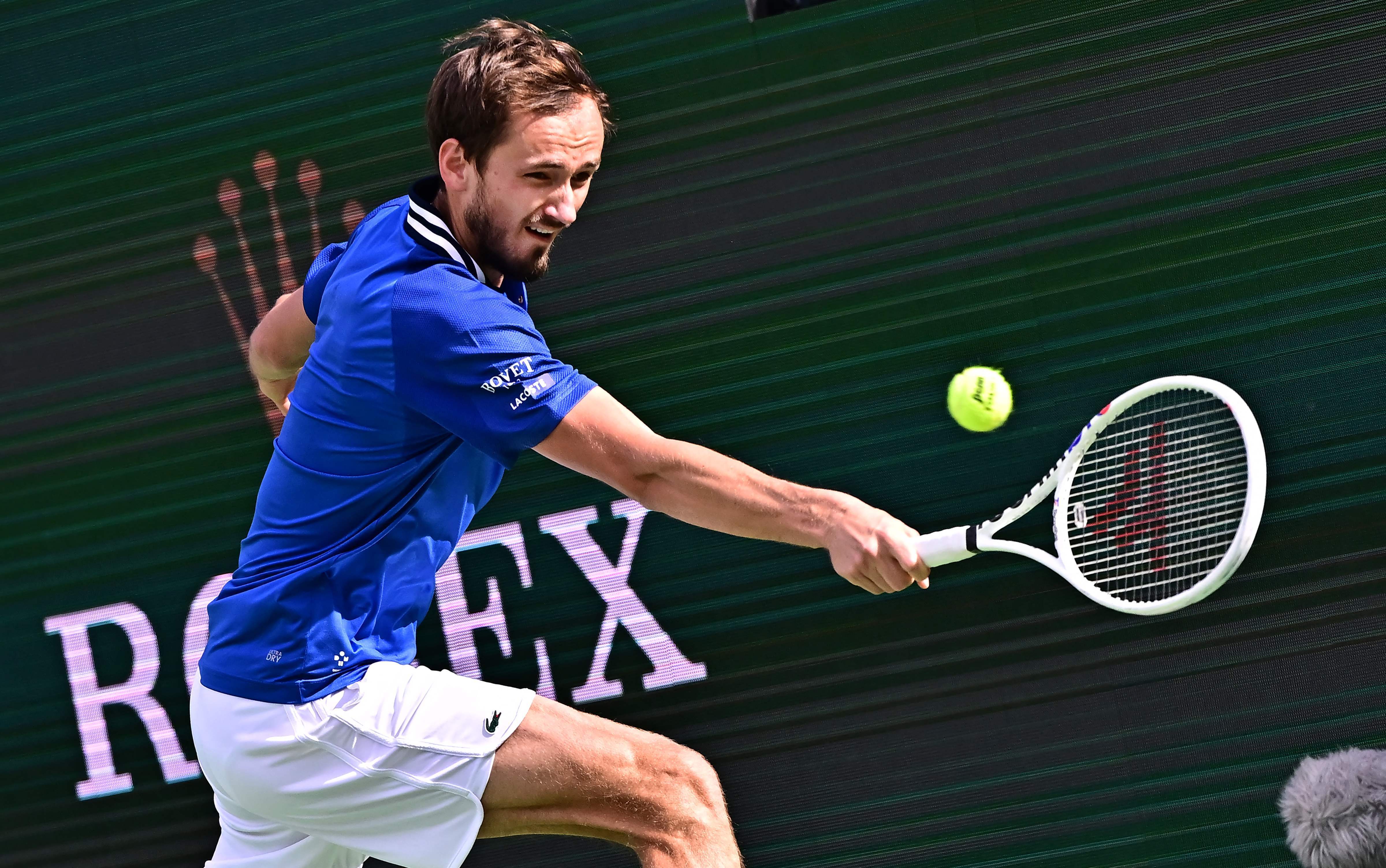 德国网球队逆转西班牙网球队，梅德韦杰夫爆发神勇的简单介绍