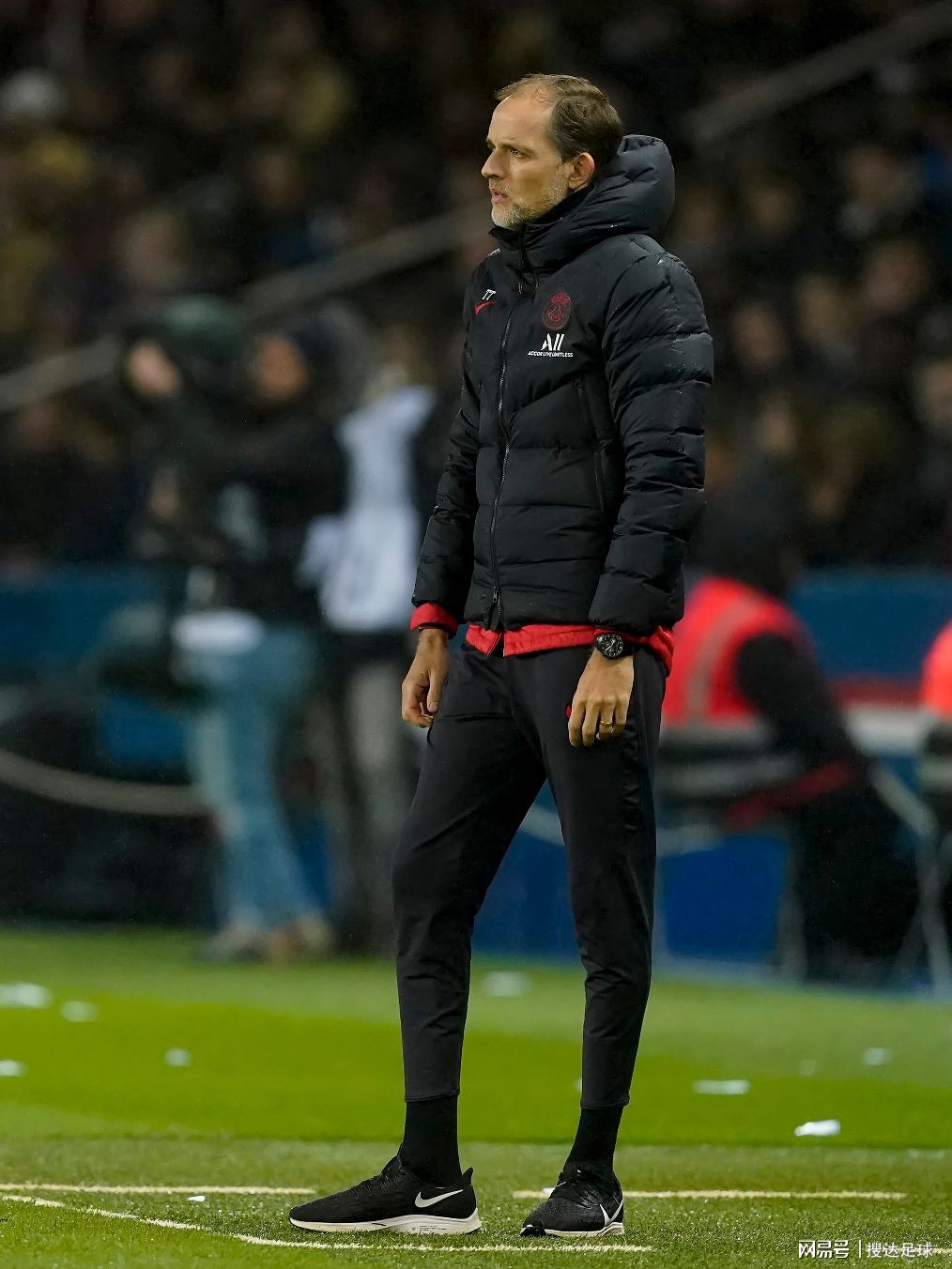 亚眠客场大败巴黎,排名降至垫底 亚眠客场大败巴黎,排名降至垫底