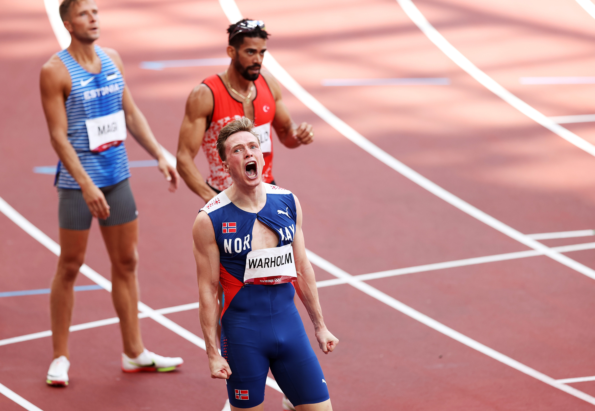 关于游泳比赛中挪威名将再次夺冠的信息