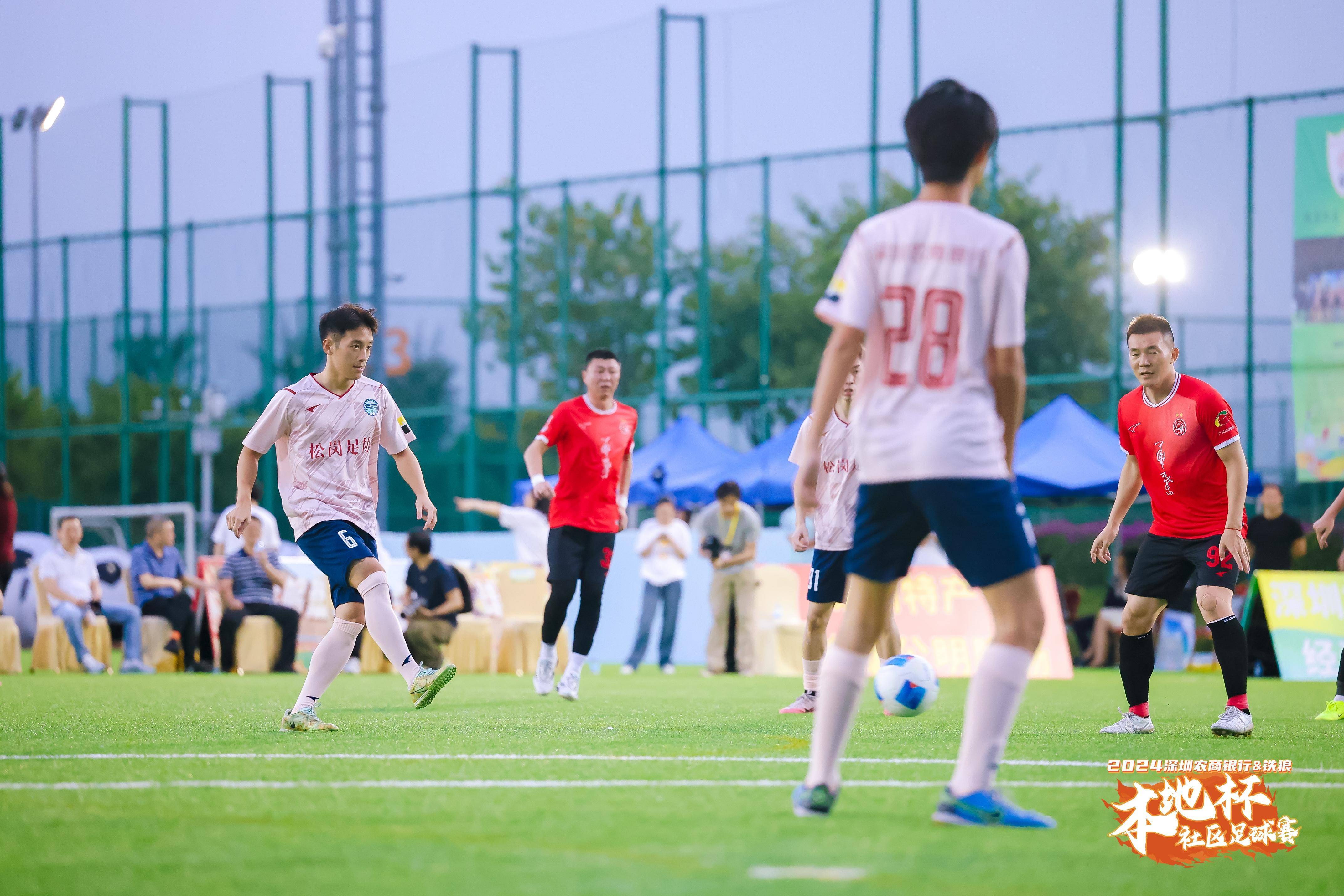 深圳足球主场大比分胜出，向冠军发起冲击的简单介绍