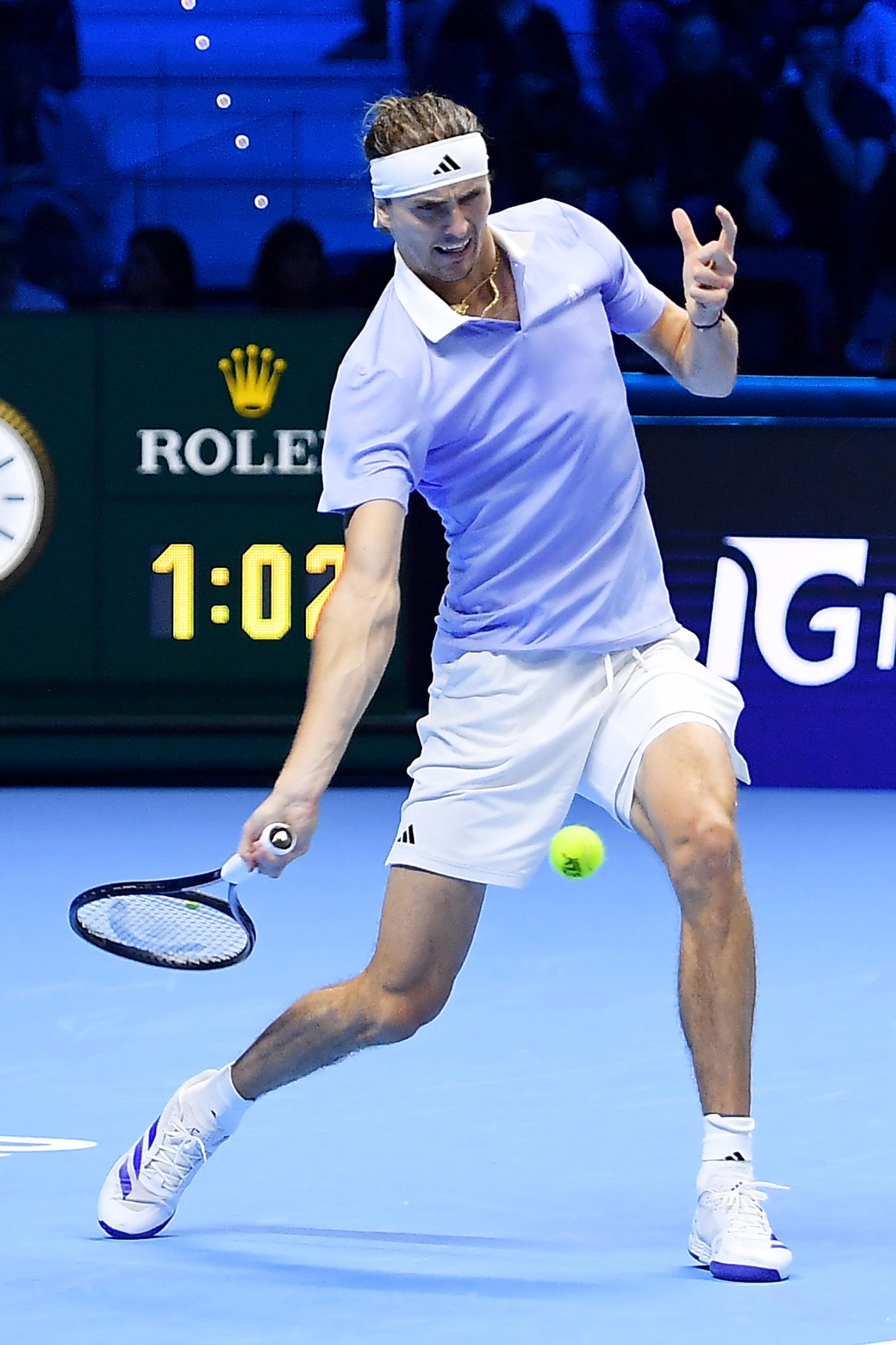 西班牙网球队力克意大利网球队,兹维列夫制霸全场的简单介绍 西班牙网球队力克意大利网球队,兹维列夫制霸全场的简单介绍