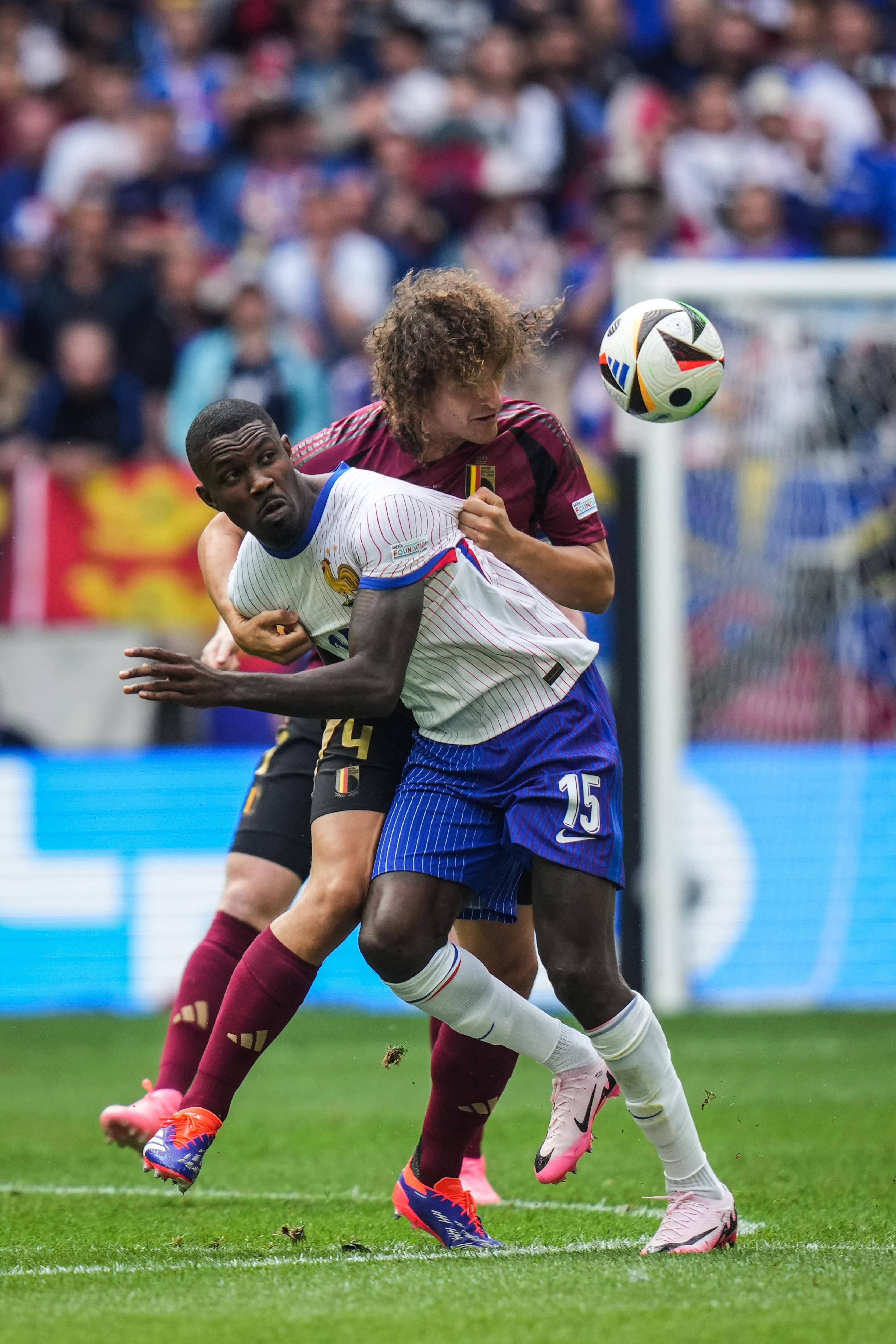 包含欧洲杯选手刷新世界纪录，震撼全场的词条