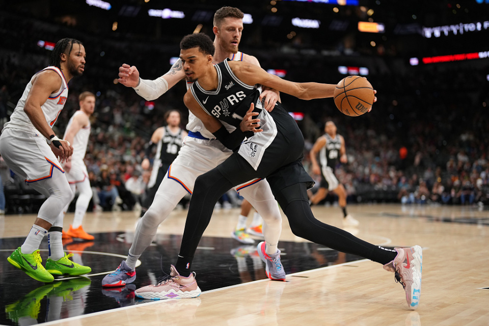 马刺绝杀灰熊,布伦森点燃赛场的简单介绍 马刺绝杀灰熊,布伦森点燃赛场的简单介绍