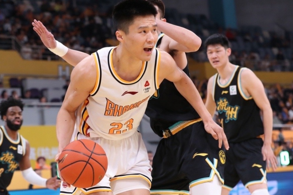 山西队力克火箭，孙铭徽关键制胜